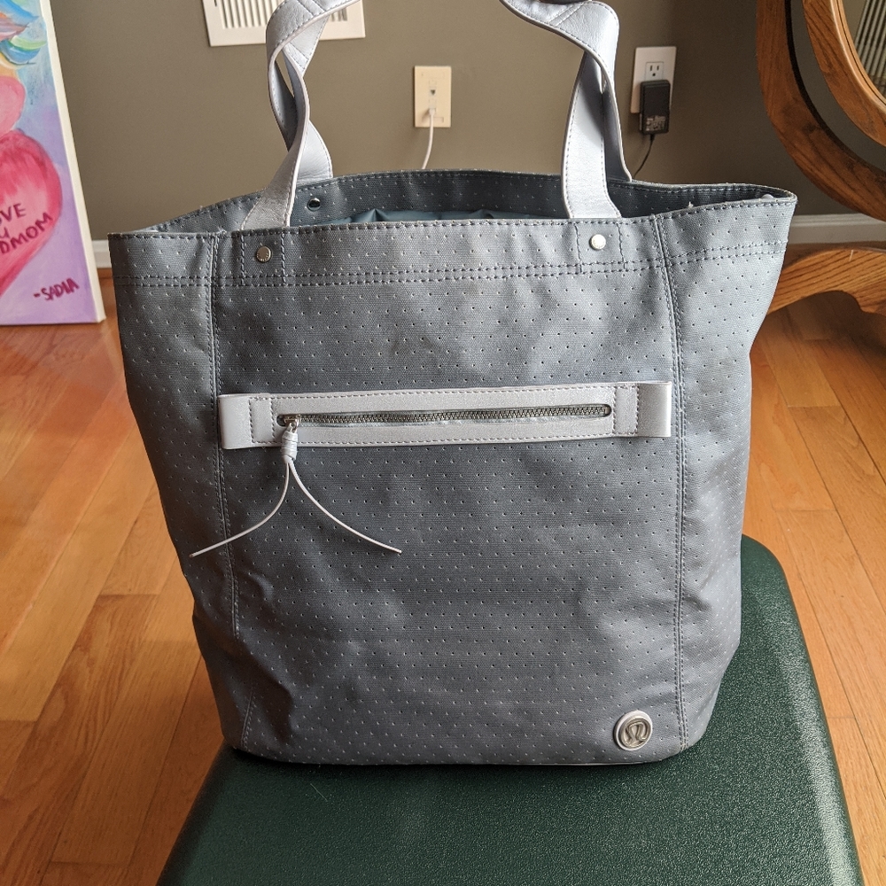 Lululemom Large Bag (great for gym, travel, baby)